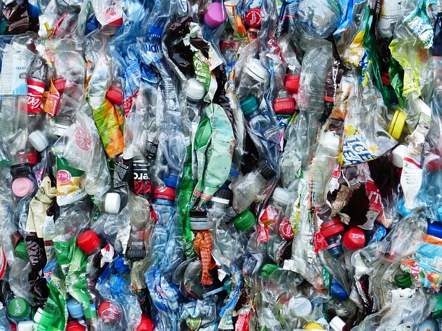 plastové lahve k recyklaci