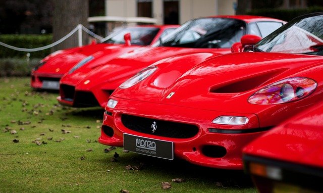 červené Ferrari