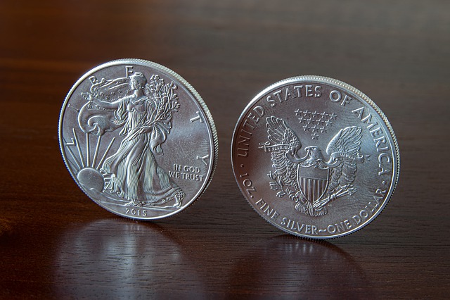 2 stříbrné americké mince.jpg